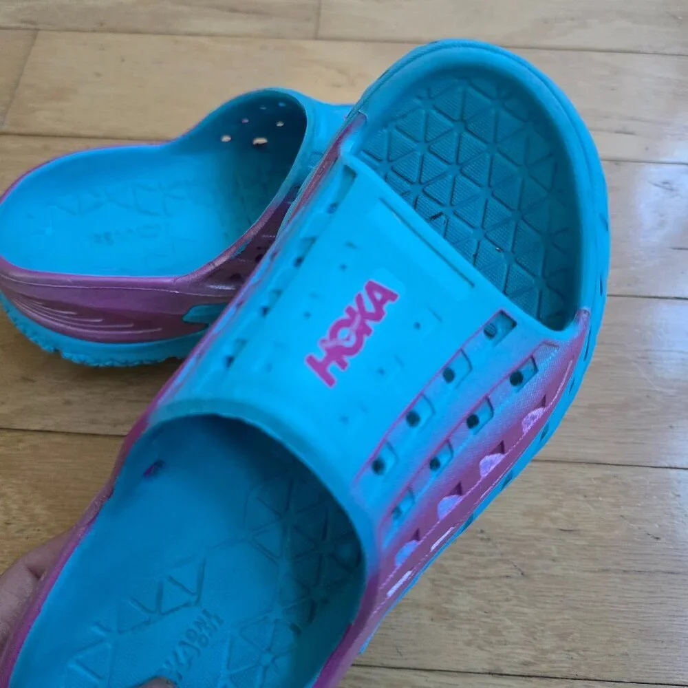Hoka One One | Recovery pastel blue pink Sporty recovery slide sandals | KIDS 4